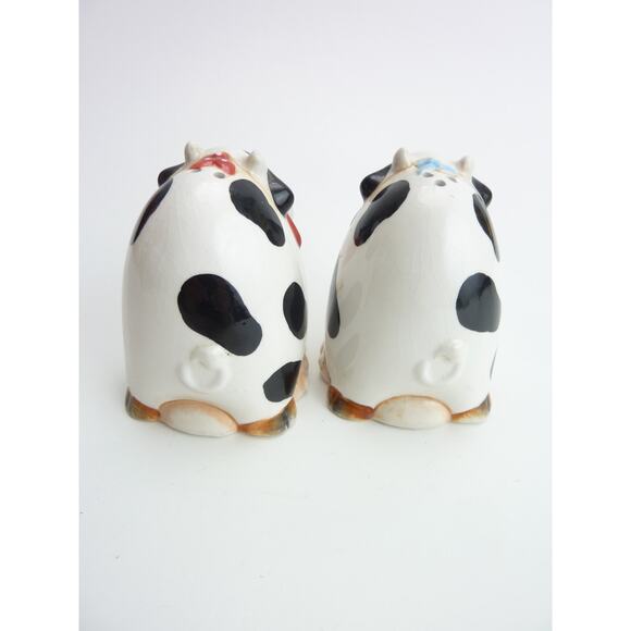 Vintage Ceramic Fat Cow Salt & Pepper Shaker Set Red Blue Neck Scarfs - Picture 3 of 5